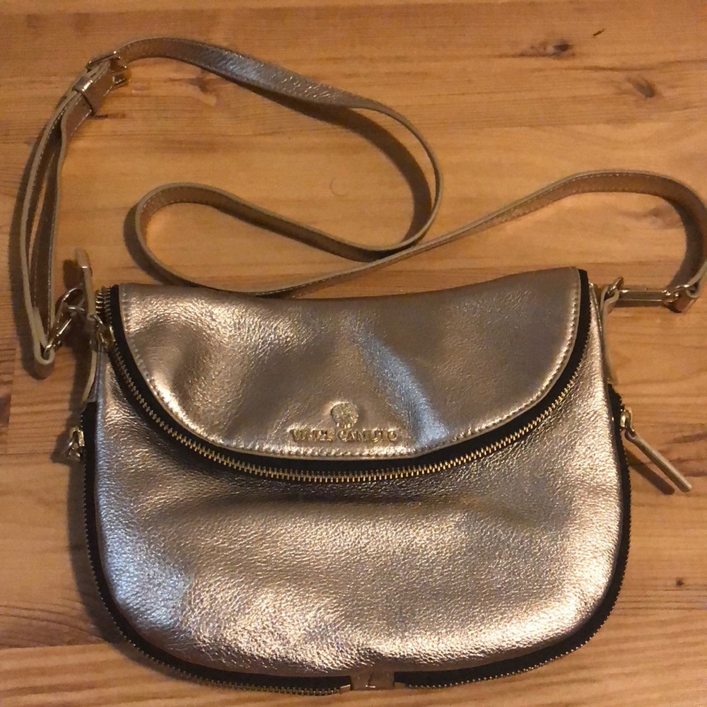 Super cute Vince Camuto, gold crossbody